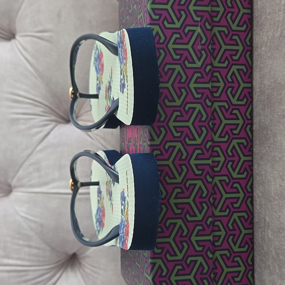 Tory Burch flip flop, navy/tea rose, size 5 - Picture 3 of 6